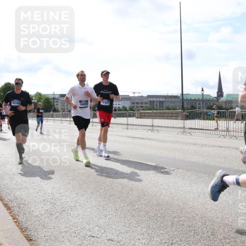 29.06.2025 - hella hamburg halbmarathon Lena Gebhardt http://msf.ph/oto/8387617 29.06.2025 10:15:56 Lombardsbrücke 16348, 16020, 12427, 1156, 1308, 1440, 1651, 2071, 2076, 2110, 2165, 2436, 2803, 2835, 2989, 3167, 3417, 4007, 4466, 4492, 4494, 4828, 5046, 5069, 5423, 5739, 6376, 6576, 7897, 7941, 7942, 8169, 8274, 8554, 8746, 8885, 9192, 9601, 9657, 9675, 9784, 9802, 10107, 10108, 10292, 10608, 10775, 10844, 10990, 11113, 11303, 11478, 11774, 11783, 11818, 12427, 12469, 13179, 13818, 13951, 14413, 14423, 14550, 14552, 15307 meine-sportfotos.de