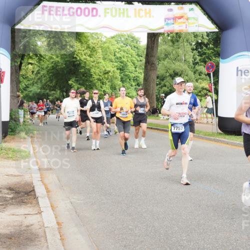 29.06.2025 - hella hamburg halbmarathon MichiJ http://msf.ph/oto/8387618 29.06.2025 10:47:59 Zwischen KM18-KM19 3400, 3740, 5602, 5603, 5708, 6580, 7006, 7757, 8807, 9932, 11515, 13558, 15897, 16614, 17181, 17894, 18808 meine-sportfotos.de