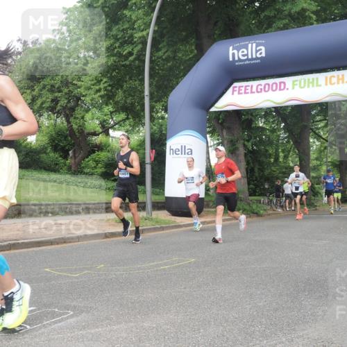 29.06.2025 - hella hamburg halbmarathon KatJ http://msf.ph/oto/8387642 29.06.2025 10:26:12 Zwischen KM18-KM19 6047, 6123, 7310 meine-sportfotos.de