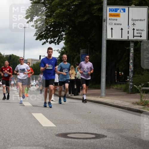 29.06.2025 - hella hamburg halbmarathon Yannick Fuchs http://msf.ph/oto/8387645 29.06.2025 10:55:33 20KM 2086, 2391, 2591, 3400, 4068, 5613, 5839, 5870, 6391, 7033, 7049, 7757, 8364, 8531, 8590, 9453, 9752, 9932, 10031, 10177, 10746, 10882, 11465, 11515, 12125, 12787, 13064, 13086, 13491, 13558, 13699, 14605, 14628, 15008, 15520, 15733, 16128, 16145, 16614, 17670 meine-sportfotos.de