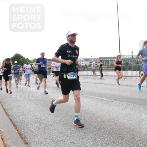 29.06.2025 - hella hamburg halbmarathon Lena Gebhardt http://msf.ph/oto/8387654 29.06.2025 10:40:34 Lombardsbrücke 18771, 12501, 19040, 18353, 6229, 6076, 1592, 1018, 1037, 1075, 1291, 1323, 1691, 2019, 2042, 2109, 2173, 2206, 2254, 2299, 2515, 2572, 2762, 2763, 3121, 3237, 3293, 3295, 3306, 3432, 3515, 3607, 3694, 3808, 3810, 4044, 4173, 4271, 4411, 4612, 4756, 4906, 4972, 5059, 5113, 5263, 5351, 5352, 5702, 5753, 5975, 6076, 6163, 6229, 6278, 6280, 6289, 6363, 6463, 6548, 6673, 6866, 6876, 6890, 6920, 7108, 7174, 7293, 7675, 7850, 7956, 8053, 8054, 8307, 8378, 8391, 8429, 8430 meine-sportfotos.de