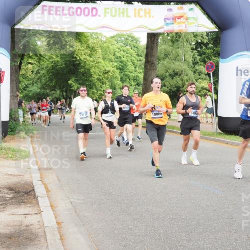 29.06.2025 - hella hamburg halbmarathon MichiJ http://msf.ph/oto/8387684 29.06.2025 10:48:01 Zwischen KM18-KM19 3400, 5602, 5603, 5708, 6708, 7757, 8807, 9932, 10295, 10519, 13558, 15897, 17181, 17894, 18122, 18808 meine-sportfotos.de
