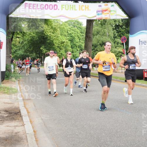 29.06.2025 - hella hamburg halbmarathon MichiJ http://msf.ph/oto/8387692 29.06.2025 10:48:01 Zwischen KM18-KM19 3400, 5602, 5603, 5708, 6708, 7757, 8807, 9932, 10295, 10519, 13558, 15897, 17181, 17894, 18122, 18808 meine-sportfotos.de