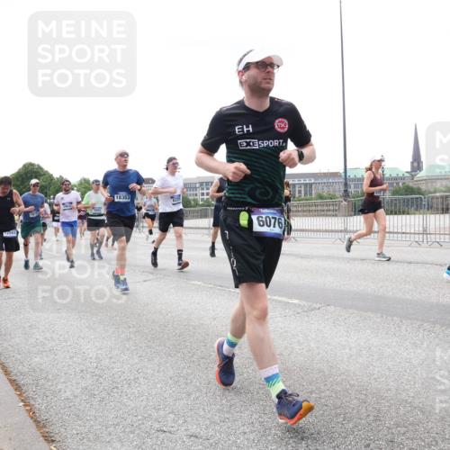 29.06.2025 - hella hamburg halbmarathon Lena Gebhardt http://msf.ph/oto/8387701 29.06.2025 10:40:35 Lombardsbrücke 19026, 12501, 18772, 18353, 6229, 293, 6076, 11176, 1018, 1037, 1075, 1323, 2019, 2042, 2109, 2173, 2206, 2254, 2299, 2515, 2572, 2762, 2763, 2858, 3121, 3237, 3293, 3295, 3306, 3432, 3515, 3607, 3694, 3808, 3810, 4044, 4173, 4271, 4411, 4530, 4612, 4756, 4906, 4972, 5059, 5113, 5263, 5351, 5352, 5702, 5753, 5975, 6076, 6163, 6229, 6278, 6280, 6289, 6363, 6463, 6548, 6673, 6866, 6876, 6920, 7108, 7174, 7293, 7675, 7850, 7956, 8053, 8054, 8307, 8378, 8391, 8429, 8430 meine-sportfotos.de
