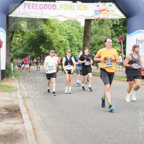 29.06.2025 - hella hamburg halbmarathon MichiJ http://msf.ph/oto/8387705 29.06.2025 10:48:01 Zwischen KM18-KM19 3400, 5602, 5603, 5708, 6708, 7757, 8807, 9932, 10295, 10519, 13558, 15897, 17181, 17894, 18122, 18808 meine-sportfotos.de