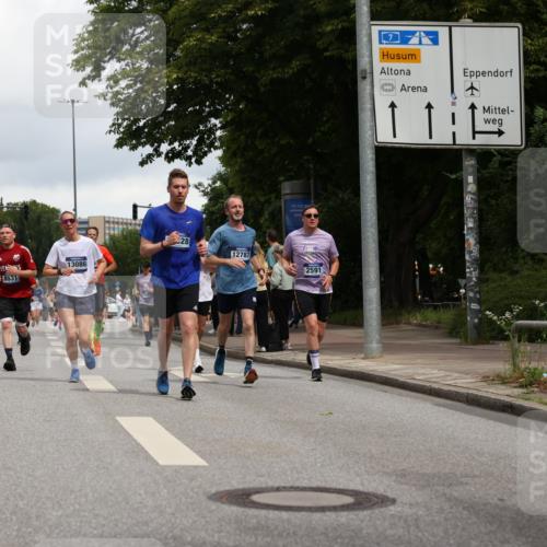 29.06.2025 - hella hamburg halbmarathon Yannick Fuchs http://msf.ph/oto/8387712 29.06.2025 10:55:33 20KM 2086, 2391, 2591, 3400, 4068, 5613, 5839, 5870, 6391, 7033, 7049, 7757, 8364, 8531, 8590, 9453, 9752, 9932, 10031, 10177, 10746, 10882, 11465, 11515, 12125, 12787, 13064, 13086, 13491, 13558, 13699, 14605, 14628, 15008, 15520, 15733, 16128, 16145, 16614, 17670 meine-sportfotos.de