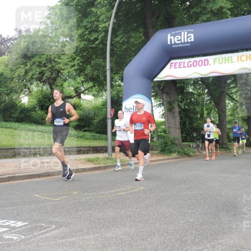 29.06.2025 - hella hamburg halbmarathon KatJ http://msf.ph/oto/8387739 29.06.2025 10:26:12 Zwischen KM18-KM19 6047, 6123, 7310 meine-sportfotos.de