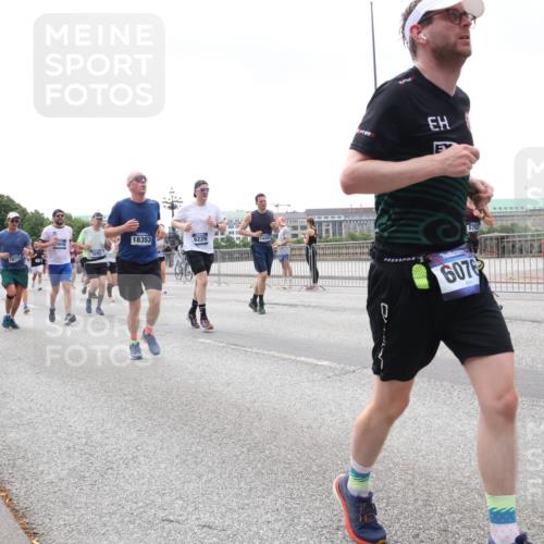 29.06.2025 - hella hamburg halbmarathon Lena Gebhardt http://msf.ph/oto/8387768 29.06.2025 10:40:35 Lombardsbrücke 19026, 12501, 18353, 6229, 18771, 14341, 5702, 6076, 1018, 1037, 1075, 1323, 2019, 2042, 2109, 2173, 2206, 2254, 2299, 2515, 2572, 2762, 2763, 2858, 3121, 3237, 3293, 3295, 3306, 3432, 3515, 3607, 3694, 3808, 3810, 4044, 4173, 4271, 4411, 4530, 4612, 4756, 4906, 4972, 5059, 5113, 5263, 5351, 5352, 5702, 5753, 5975, 6076, 6163, 6229, 6278, 6280, 6289, 6363, 6463, 6548, 6673, 6866, 6876, 6920, 7108, 7174, 7293, 7675, 7850, 7956, 8053, 8054, 8307, 8378, 8391, 8429, 8430 meine-sportfotos.de