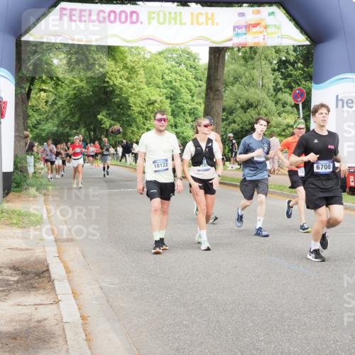 29.06.2025 - hella hamburg halbmarathon MichiJ http://msf.ph/oto/8387795 29.06.2025 10:48:03 Zwischen KM18-KM19 3400, 6708, 7049, 8807, 10295, 10519, 13558, 15897, 17181, 17894, 18122, 18808 meine-sportfotos.de