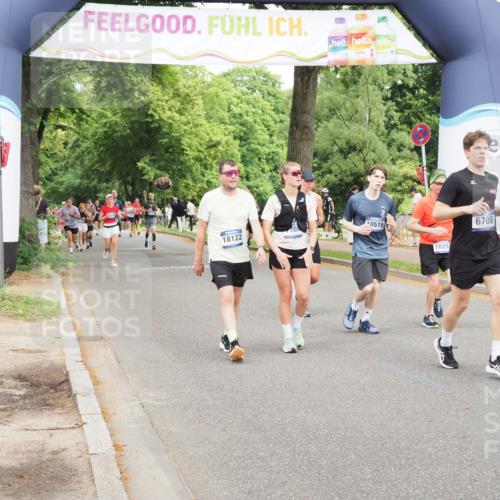 29.06.2025 - hella hamburg halbmarathon MichiJ http://msf.ph/oto/8387803 29.06.2025 10:48:03 Zwischen KM18-KM19 3400, 6708, 7049, 8807, 10295, 10519, 13558, 15897, 17181, 17894, 18122, 18808 meine-sportfotos.de