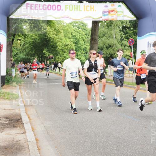 29.06.2025 - hella hamburg halbmarathon MichiJ http://msf.ph/oto/8387817 29.06.2025 10:48:03 Zwischen KM18-KM19 3400, 6708, 7049, 8807, 10295, 10519, 13558, 15897, 17181, 17894, 18122, 18808 meine-sportfotos.de