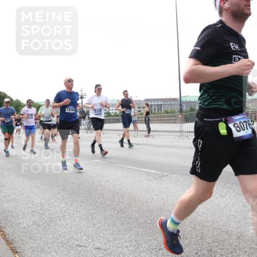 29.06.2025 - hella hamburg halbmarathon Lena Gebhardt http://msf.ph/oto/8387821 29.06.2025 10:40:35 Lombardsbrücke 19026, 12501, 18771, 18353, 6229, 14341, 3293, 6076, 592, 1018, 1037, 1075, 1323, 2019, 2042, 2109, 2173, 2206, 2254, 2299, 2515, 2572, 2762, 2763, 2858, 3121, 3237, 3293, 3295, 3306, 3432, 3515, 3607, 3694, 3808, 3810, 4044, 4173, 4271, 4411, 4530, 4612, 4756, 4906, 4972, 5059, 5113, 5263, 5351, 5352, 5702, 5753, 5975, 6076, 6163, 6229, 6278, 6280, 6289, 6363, 6463, 6548, 6673, 6866, 6876, 6920, 7108, 7174, 7293, 7675, 7850, 7956, 8053, 8054, 8307, 8378, 8391, 8429, 8430 meine-sportfotos.de