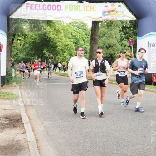 29.06.2025 - hella hamburg halbmarathon MichiJ http://msf.ph/oto/8387846 29.06.2025 10:48:03 Zwischen KM18-KM19 3400, 6708, 7049, 8807, 10295, 10519, 13558, 15897, 17181, 17894, 18122, 18808 meine-sportfotos.de