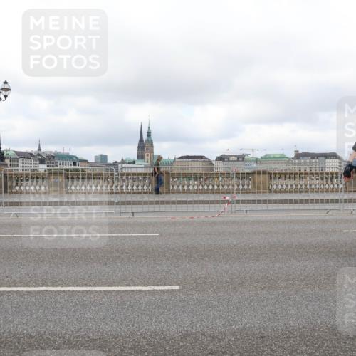 29.06.2025 - hella hamburg halbmarathon Lena Gebhardt http://msf.ph/oto/8387848 29.06.2025 09:17:43 Lombardsbrücke 70497 meine-sportfotos.de