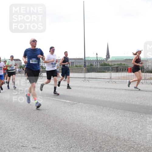 29.06.2025 - hella hamburg halbmarathon Lena Gebhardt http://msf.ph/oto/8387918 29.06.2025 10:40:35 Lombardsbrücke 12501, 18353, 1877, 19048, 6229, 14341, 1018, 1037, 1075, 1323, 2019, 2042, 2109, 2173, 2206, 2254, 2299, 2515, 2572, 2762, 2763, 2858, 3121, 3237, 3293, 3295, 3306, 3432, 3515, 3607, 3694, 3808, 3810, 4044, 4173, 4271, 4411, 4530, 4612, 4756, 4906, 4972, 5059, 5113, 5263, 5351, 5352, 5702, 5753, 5975, 6076, 6163, 6229, 6278, 6280, 6289, 6363, 6463, 6548, 6673, 6866, 6876, 6920, 7108, 7174, 7293, 7675, 7850, 7956, 8053, 8054, 8307, 8378, 8391, 8429, 8430 meine-sportfotos.de