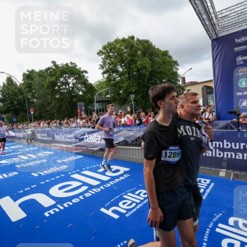 29.06.2025 - hella hamburg halbmarathon Zöllner http://msf.ph/oto/8398573 29.06.2025 10:35:50 Ziel 3843, 12462, 12899, 13252, 15161, 16119 meine-sportfotos.de