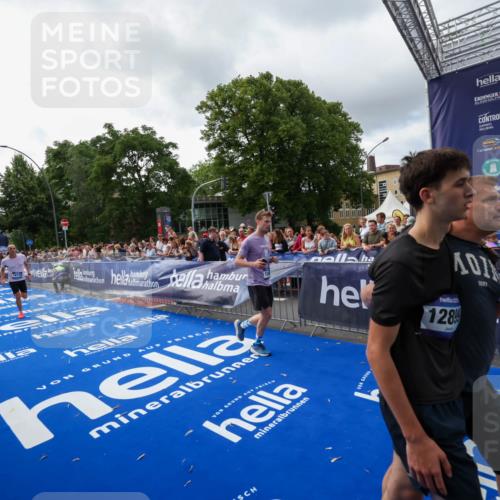29.06.2025 - hella hamburg halbmarathon Zöllner http://msf.ph/oto/8398583 29.06.2025 10:35:50 Ziel 3843, 12462, 12899, 13252, 15161, 16119 meine-sportfotos.de