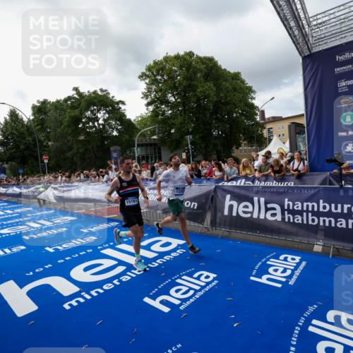29.06.2025 - hella hamburg halbmarathon Zöllner http://msf.ph/oto/8398714 29.06.2025 10:35:58 Ziel 3843, 13252, 15161 meine-sportfotos.de