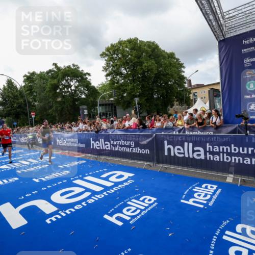 29.06.2025 - hella hamburg halbmarathon Zöllner http://msf.ph/oto/8398738 29.06.2025 10:36:07 Ziel 2399, 6032, 9313, 10477, 12168, 12488, 13419, 14875, 17217, 18156, 18259 meine-sportfotos.de