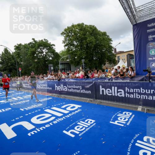 29.06.2025 - hella hamburg halbmarathon Zöllner http://msf.ph/oto/8398746 29.06.2025 10:36:07 Ziel 2399, 6032, 9313, 10477, 12168, 12488, 13419, 14875, 17217, 18156, 18259 meine-sportfotos.de