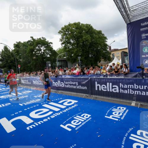 29.06.2025 - hella hamburg halbmarathon Zöllner http://msf.ph/oto/8398760 29.06.2025 10:36:07 Ziel 2399, 6032, 9313, 10477, 12168, 12488, 13419, 14875, 17217, 18156, 18259 meine-sportfotos.de