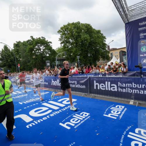 29.06.2025 - hella hamburg halbmarathon Zöllner http://msf.ph/oto/8398849 29.06.2025 10:36:11 Ziel 2774, 6032, 6990, 10477, 12168, 12447, 12488, 13419, 14875, 17078, 17217, 17691, 18600 meine-sportfotos.de