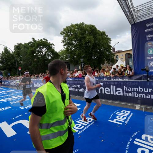 29.06.2025 - hella hamburg halbmarathon Zöllner http://msf.ph/oto/8398860 29.06.2025 10:36:12 Ziel 2774, 6032, 6990, 12168, 12447, 12488, 13419, 14601, 14875, 15115, 17078, 17329, 17691, 18600 meine-sportfotos.de