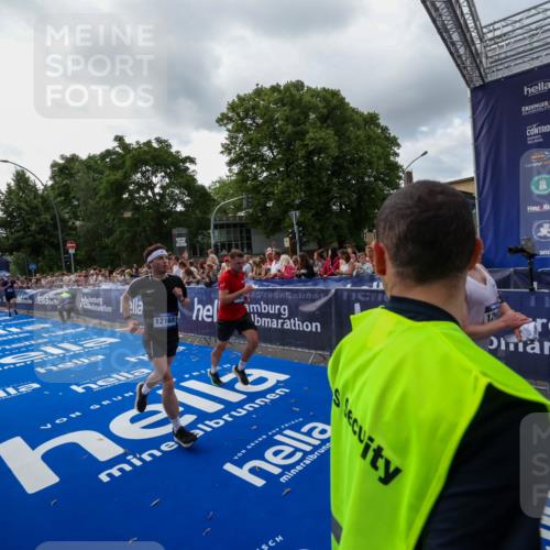 29.06.2025 - hella hamburg halbmarathon Zöllner http://msf.ph/oto/8398882 29.06.2025 10:36:12 Ziel 2774, 6032, 6990, 12168, 12447, 12488, 13419, 14601, 14875, 15115, 17078, 17329, 17691, 18600 meine-sportfotos.de