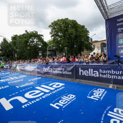 29.06.2025 - hella hamburg halbmarathon Zöllner http://msf.ph/oto/8398914 29.06.2025 10:36:14 Ziel 2774, 6032, 6990, 12447, 13991, 14601, 14875, 15115, 17078, 17329, 17691, 18600 meine-sportfotos.de