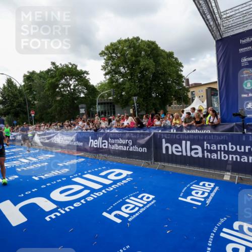 29.06.2025 - hella hamburg halbmarathon Zöllner http://msf.ph/oto/8398923 29.06.2025 10:36:14 Ziel 2774, 6032, 6990, 12447, 13991, 14601, 14875, 15115, 17078, 17329, 17691, 18600 meine-sportfotos.de