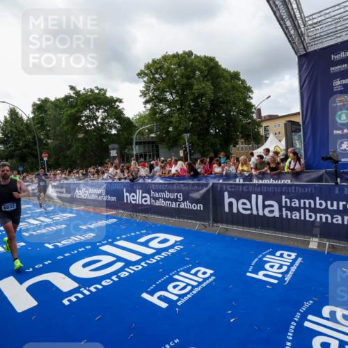 29.06.2025 - hella hamburg halbmarathon Zöllner http://msf.ph/oto/8398932 29.06.2025 10:36:14 Ziel 2774, 6032, 6990, 12447, 13991, 14601, 14875, 15115, 17078, 17329, 17691, 18600 meine-sportfotos.de