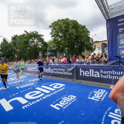 29.06.2025 - hella hamburg halbmarathon Zöllner http://msf.ph/oto/8398960 29.06.2025 10:36:16 Ziel 2774, 6032, 6829, 6990, 6993, 12447, 13991, 14601, 15115, 15348, 17078, 17329, 17691, 18600 meine-sportfotos.de
