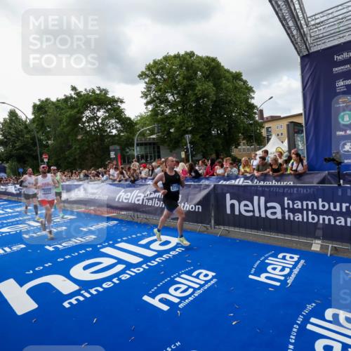 29.06.2025 - hella hamburg halbmarathon Zöllner http://msf.ph/oto/8399016 29.06.2025 10:36:19 Ziel 2774, 6829, 6993, 13991, 14601, 15115, 15348, 16158, 17329, 17691 meine-sportfotos.de