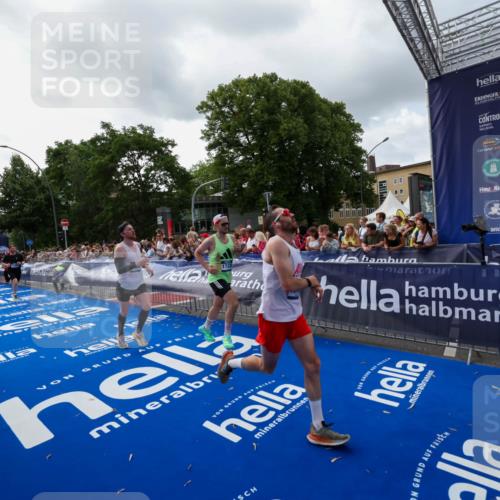 29.06.2025 - hella hamburg halbmarathon Zöllner http://msf.ph/oto/8399054 29.06.2025 10:36:20 Ziel 2774, 6829, 6993, 12051, 13991, 14601, 15115, 15348, 16158, 17192, 17329 meine-sportfotos.de