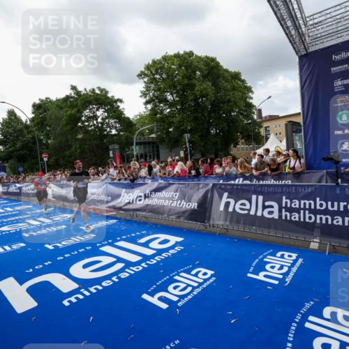 29.06.2025 - hella hamburg halbmarathon Zöllner http://msf.ph/oto/8399064 29.06.2025 10:36:21 Ziel 6829, 6993, 12051, 13991, 14601, 15115, 15348, 16158, 17192, 17329 meine-sportfotos.de
