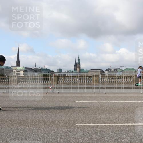 29.06.2025 - hella hamburg halbmarathon Lena Gebhardt http://msf.ph/oto/8399080 29.06.2025 08:53:09 Lombardsbrücke 371 meine-sportfotos.de