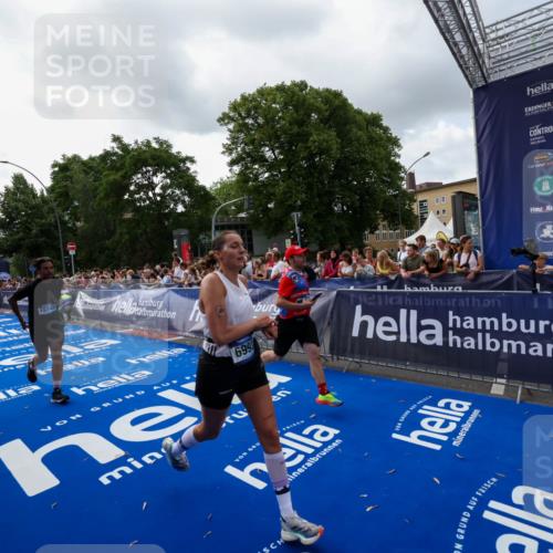 29.06.2025 - hella hamburg halbmarathon Zöllner http://msf.ph/oto/8399139 29.06.2025 10:36:23 Ziel 6829, 6993, 12051, 13991, 14075, 15348, 16158, 17192 meine-sportfotos.de