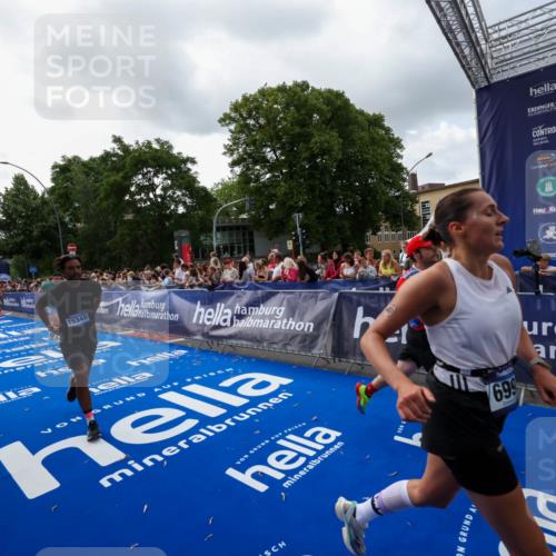 29.06.2025 - hella hamburg halbmarathon Zöllner http://msf.ph/oto/8399149 29.06.2025 10:36:24 Ziel 6829, 6993, 8084, 11304, 12051, 14075, 15348, 16158, 17192 meine-sportfotos.de