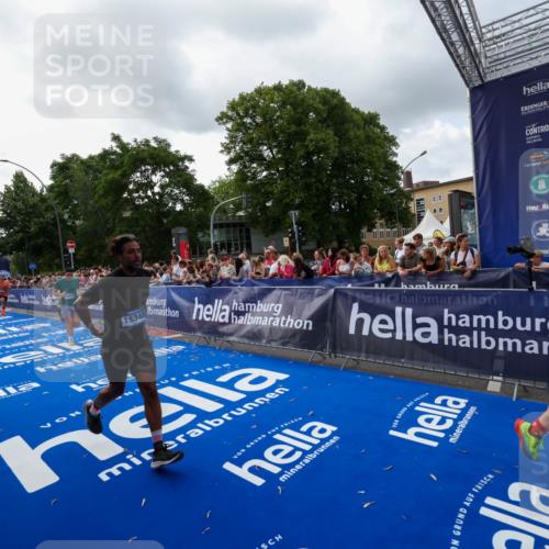29.06.2025 - hella hamburg halbmarathon Zöllner http://msf.ph/oto/8399163 29.06.2025 10:36:24 Ziel 6829, 6993, 8084, 11304, 12051, 14075, 15348, 16158, 17192 meine-sportfotos.de