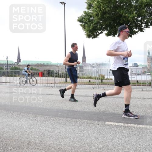 29.06.2025 - hella hamburg halbmarathon Lena Gebhardt http://msf.ph/oto/8399233 29.06.2025 10:40:37 Lombardsbrücke 048, 3293, 622, 1018, 1037, 1075, 1323, 2019, 2042, 2109, 2173, 2206, 2299, 2515, 2572, 2762, 2763, 2858, 3121, 3237, 3293, 3295, 3306, 3432, 3515, 3607, 3694, 3808, 3810, 4044, 4271, 4411, 4530, 4612, 4756, 4775, 4906, 4972, 5059, 5113, 5263, 5351, 5352, 5702, 5753, 5975, 6076, 6098, 6163, 6229, 6278, 6280, 6289, 6363, 6463, 6673, 6866, 6876, 6920, 7108, 7174, 7293, 7675, 7850, 7956, 8053, 8054, 8307, 8378, 8391, 8429, 8430, 9009, 9237, 11053 meine-sportfotos.de