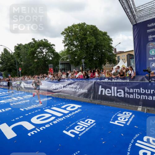 29.06.2025 - hella hamburg halbmarathon Zöllner http://msf.ph/oto/8399287 29.06.2025 10:36:30 Ziel 8084, 9296, 10404, 10680, 10852, 11304, 11833, 12916, 14075, 17723, 18062 meine-sportfotos.de