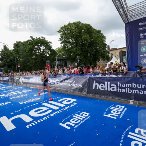 29.06.2025 - hella hamburg halbmarathon Zöllner http://msf.ph/oto/8399299 29.06.2025 10:36:30 Ziel 8084, 9296, 10404, 10680, 10852, 11304, 11833, 12916, 14075, 17723, 18062 meine-sportfotos.de