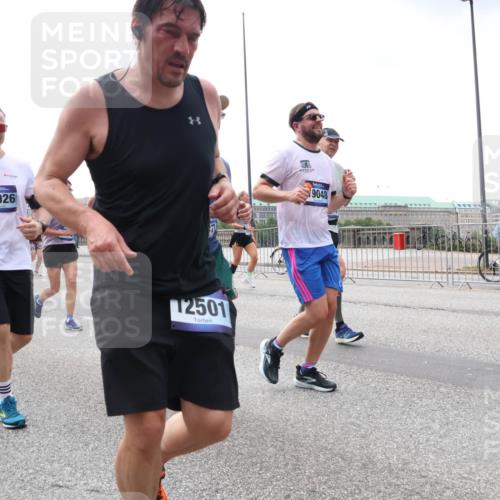 29.06.2025 - hella hamburg halbmarathon Lena Gebhardt http://msf.ph/oto/8399324 29.06.2025 10:40:38 Lombardsbrücke 19026, 2922, 12501, 9048, 1018, 1037, 1075, 1323, 2019, 2042, 2109, 2173, 2206, 2299, 2515, 2572, 2762, 2763, 2858, 3121, 3237, 3293, 3295, 3306, 3432, 3515, 3607, 3694, 3808, 3810, 4044, 4271, 4411, 4530, 4612, 4756, 4774, 4775, 4906, 4972, 5059, 5113, 5263, 5351, 5352, 5702, 5753, 5975, 6076, 6098, 6163, 6229, 6278, 6280, 6289, 6363, 6463, 6673, 6866, 6876, 6920, 7108, 7174, 7293, 7675, 7850, 7956, 8053, 8054, 8307, 8378, 8391, 8429, 8430, 9009, 9237, 11053 meine-sportfotos.de