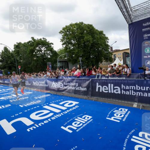 29.06.2025 - hella hamburg halbmarathon Zöllner http://msf.ph/oto/8399478 29.06.2025 10:36:39 Ziel 1571, 2121, 3809, 5092, 6915, 8121, 11833, 16523, 18038, 18733 meine-sportfotos.de