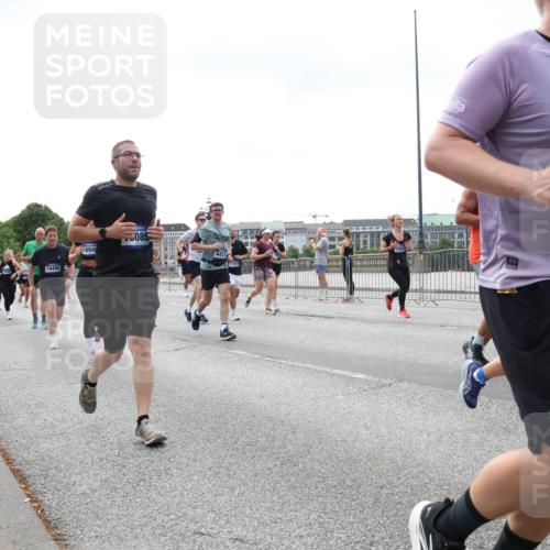 29.06.2025 - hella hamburg halbmarathon Lena Gebhardt http://msf.ph/oto/8399506 29.06.2025 10:40:39 Lombardsbrücke 085, 1894, 4411, 8378, 18490, 1513, 9000, 1018, 1037, 1075, 1323, 2042, 2109, 2173, 2206, 2299, 2515, 2572, 2762, 2763, 2858, 3121, 3237, 3293, 3295, 3306, 3432, 3515, 3607, 3694, 3808, 3810, 4044, 4271, 4411, 4530, 4612, 4756, 4774, 4775, 4906, 4972, 5059, 5113, 5351, 5352, 5702, 5753, 5975, 6076, 6098, 6163, 6229, 6278, 6280, 6289, 6363, 6463, 6673, 6866, 6876, 6920, 7108, 7174, 7293, 7675, 7850, 7956, 8053, 8054, 8307, 8378, 8391, 8429, 8430, 9009, 9237, 11053 meine-sportfotos.de