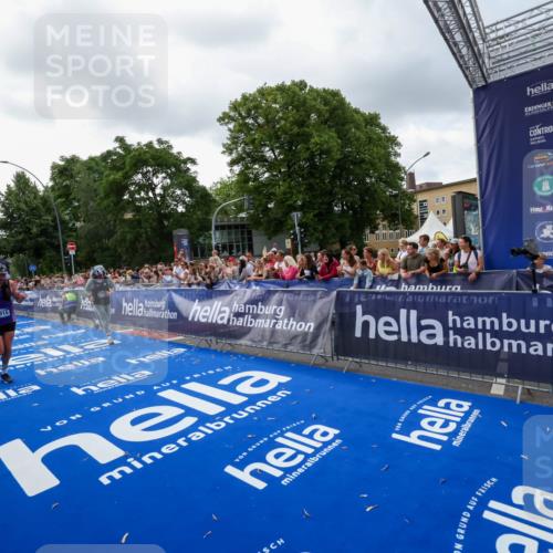 29.06.2025 - hella hamburg halbmarathon Zöllner http://msf.ph/oto/8399511 29.06.2025 10:36:42 Ziel 1571, 3809, 5092, 6915, 14622, 15621, 16523, 18038, 18733 meine-sportfotos.de