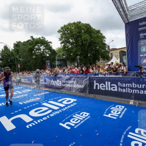 29.06.2025 - hella hamburg halbmarathon Zöllner http://msf.ph/oto/8399525 29.06.2025 10:36:42 Ziel 1571, 3809, 5092, 6915, 14622, 15621, 16523, 18038, 18733 meine-sportfotos.de