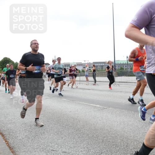 29.06.2025 - hella hamburg halbmarathon Lena Gebhardt http://msf.ph/oto/8399545 29.06.2025 10:40:40 Lombardsbrücke 8378, 18490, 6085, 8946, 873, 1018, 1037, 1075, 1323, 2042, 2109, 2173, 2206, 2299, 2515, 2572, 2762, 2763, 2858, 3121, 3237, 3293, 3295, 3306, 3432, 3694, 3808, 3810, 4044, 4271, 4411, 4530, 4612, 4756, 4774, 4775, 4906, 4972, 5059, 5113, 5351, 5352, 5702, 5753, 5975, 6076, 6098, 6163, 6229, 6278, 6280, 6289, 6363, 6463, 6673, 6866, 6876, 7108, 7174, 7293, 7675, 7850, 7956, 8053, 8054, 8307, 8378, 8391, 8429, 8430, 9009, 9237, 11053 meine-sportfotos.de