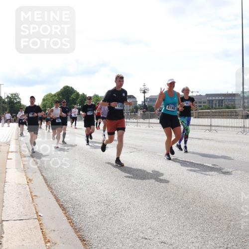 29.06.2025 - hella hamburg halbmarathon Lena Gebhardt http://msf.ph/oto/8399548 29.06.2025 10:15:59 Lombardsbrücke 789, 11478, 11303, 8746, 186, 1156, 1308, 1440, 1651, 2071, 2076, 2110, 2165, 2436, 2803, 2835, 2989, 3134, 3167, 3417, 4007, 4466, 4492, 4494, 4637, 4828, 5046, 5069, 5423, 6376, 6576, 7897, 7941, 7942, 8169, 8274, 8554, 8746, 8885, 9192, 9601, 9657, 9675, 9784, 9802, 9881, 10107, 10108, 10292, 10608, 10775, 10844, 10990, 11113, 11303, 11478, 11774, 11783, 11818, 12427, 12469, 13179, 13818, 13951, 14413, 14423, 14550, 14552, 15307 meine-sportfotos.de