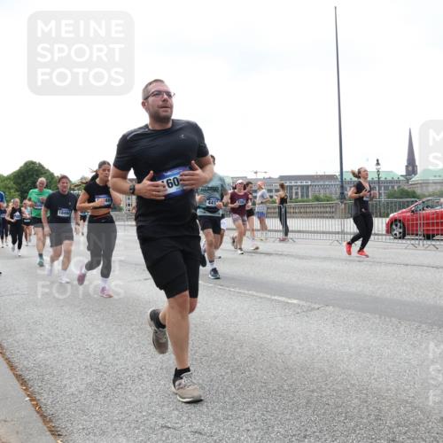 29.06.2025 - hella hamburg halbmarathon Lena Gebhardt http://msf.ph/oto/8399578 29.06.2025 10:40:40 Lombardsbrücke 18490, 60, 441, 8739, 1018, 1037, 1075, 1323, 2042, 2109, 2173, 2206, 2299, 2515, 2572, 2762, 2763, 2858, 3121, 3237, 3293, 3295, 3306, 3432, 3694, 3808, 3810, 4044, 4271, 4411, 4530, 4612, 4756, 4774, 4775, 4906, 4972, 5059, 5113, 5351, 5352, 5702, 5753, 5975, 6076, 6098, 6163, 6229, 6278, 6280, 6289, 6363, 6463, 6673, 6866, 6876, 7108, 7174, 7293, 7675, 7850, 7956, 8053, 8054, 8307, 8378, 8391, 8429, 8430, 9009, 9237, 11053 meine-sportfotos.de